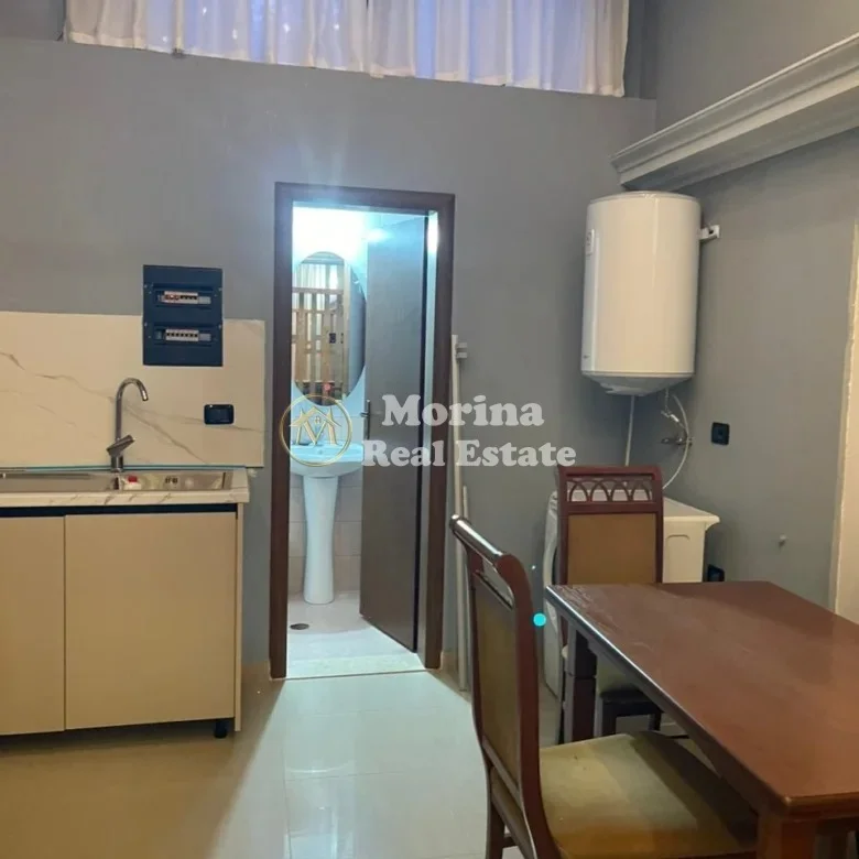 Tirane, jepet me qera apartament 1+1 Kati 1, 40 m² 420 € (Vilat Gjermane)