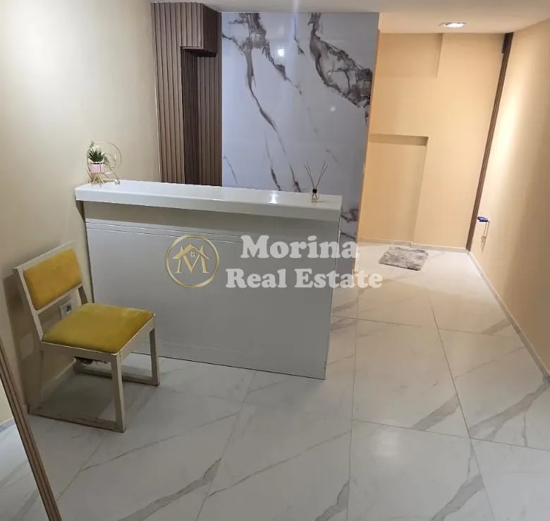 Tirane, jepet me qera ambjent biznesi Kati 1, 40 m² 300 € (Ali Demi)