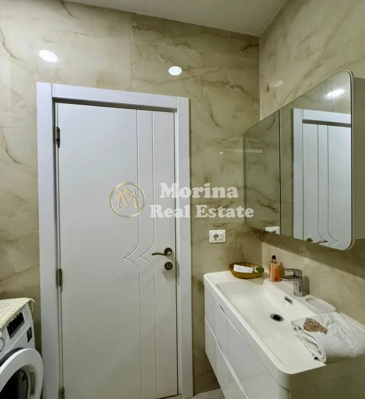 Tirane, jepet me qera apartament 1+1 Kati 4, 65 m² 900 € (Blloku)