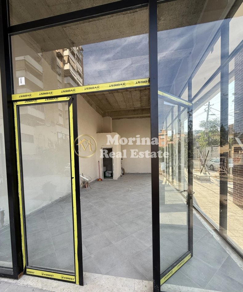 Tirane, jepet me qera ambjent biznesi Kati 0, 50 m² 1.000 € (Pazari i Ri)
