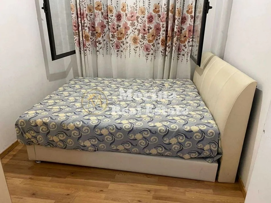 Tirane, jepet me qera apartament 1+1+Ballkon Kati 1, 70 m² 300 € (Kamez)