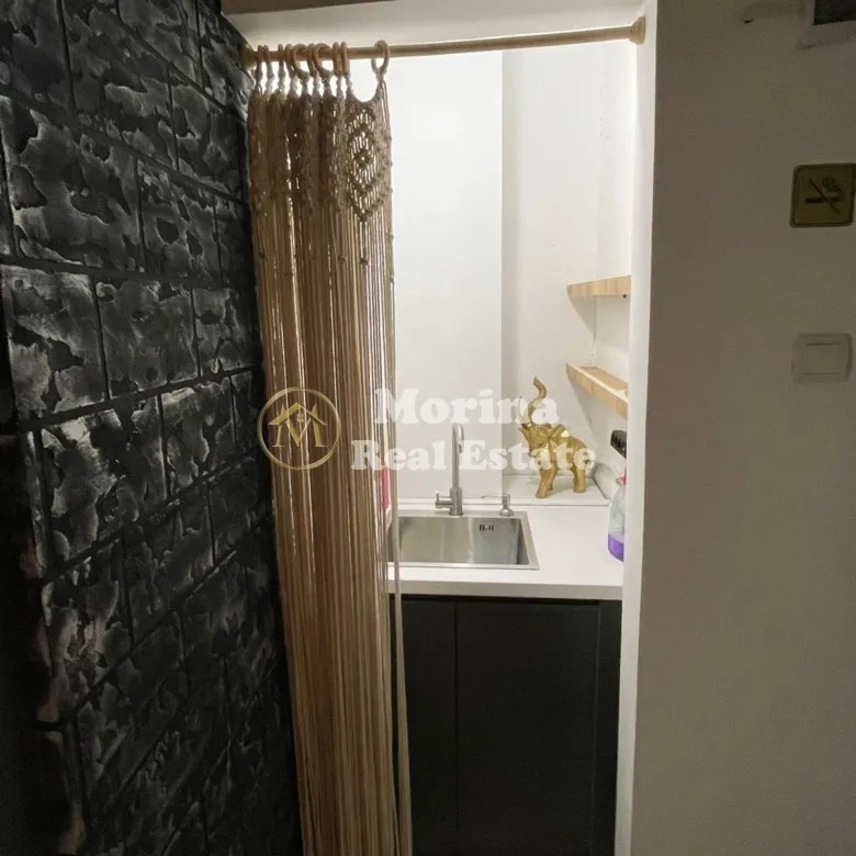 Tirane, jepet me qera ambjent biznesi Kati 2, 70 m² 600 € (21 Dhjetori)