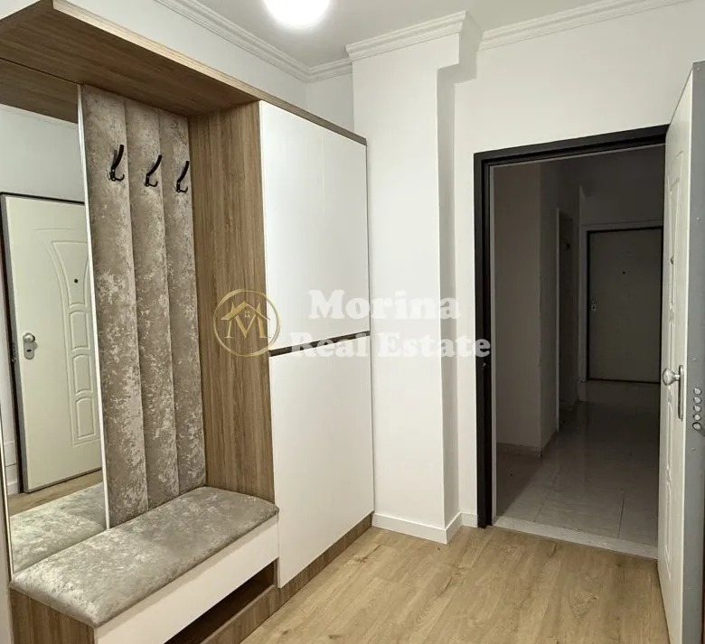 Tirane, jepet me qera apartament 2+1+Ballkon Kati 2, 150 m² 800 € (Liqeni i Thate)