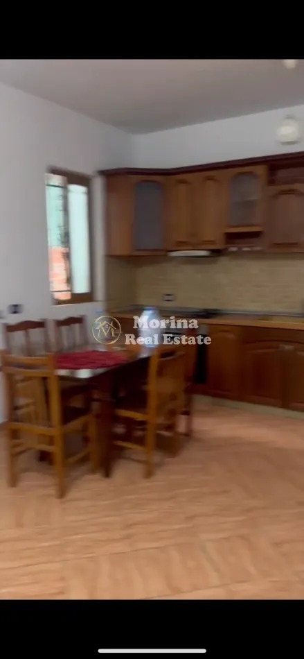 Tirane, jepet me qera apartament 2+1+Ballkon Kati 1, 120 m² 350 € (Yzberisht)