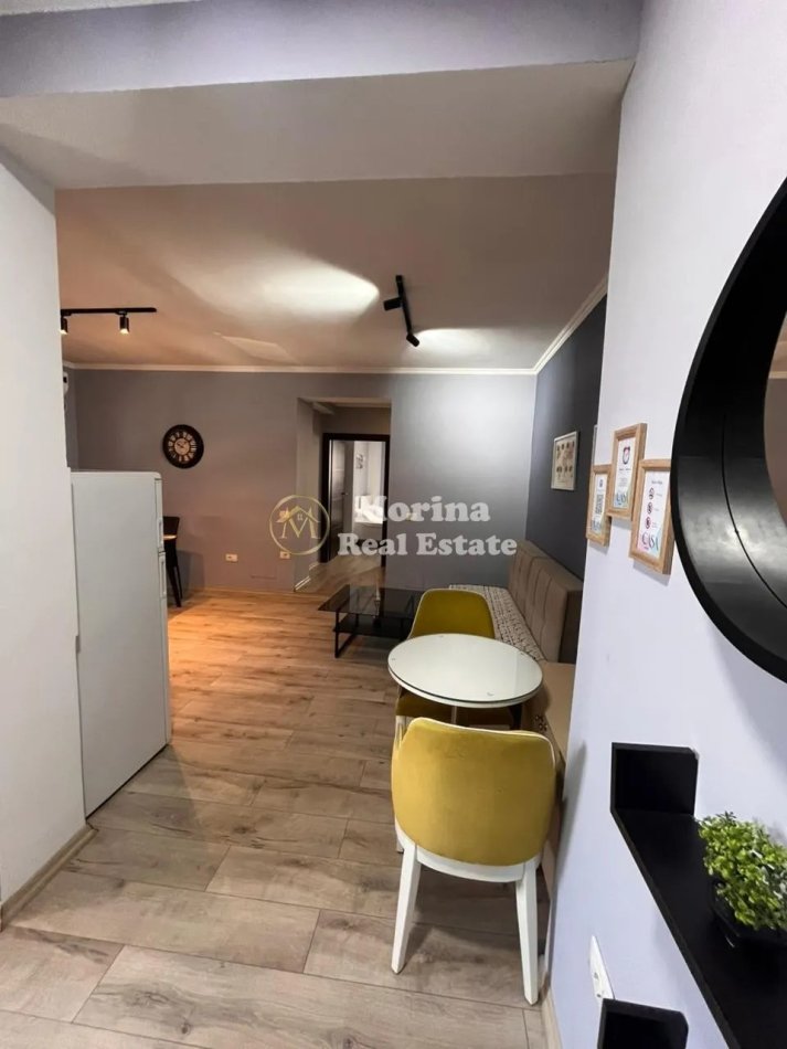 Tirane, jepet me qera apartament 2+1 Kati 3, 120 m² 550 € (Rruga Lord Bajroni)