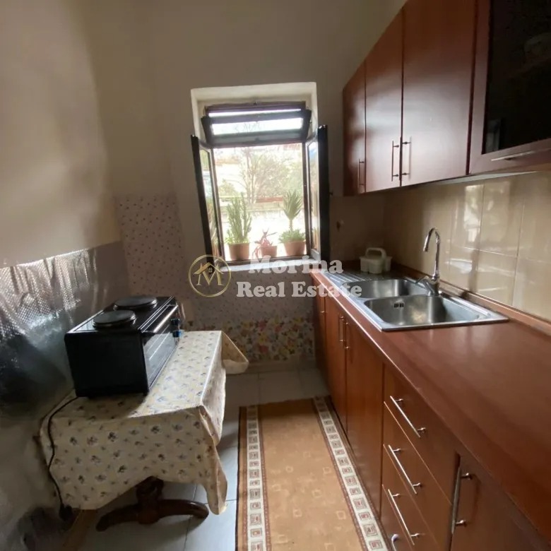 Tirane, jepet me qera shtepi 1+1 Kati 1, 60 m² 300 € (Rruga e Dibres)