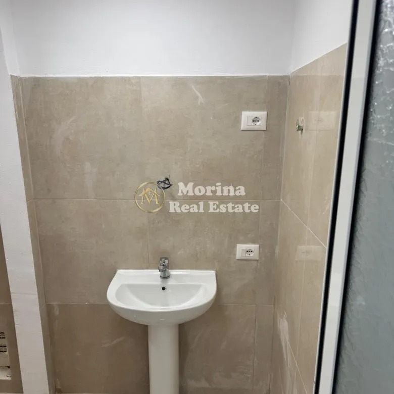 Tirane, jepet me qera ambjent biznesi Kati 1, 38 m² 900 € (Rruga Mine Peza)