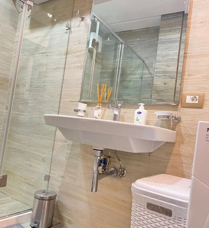 Tirane, jepet me qera apartament 2+1 Kati 1, 95 m² 1.200 € (Qender)