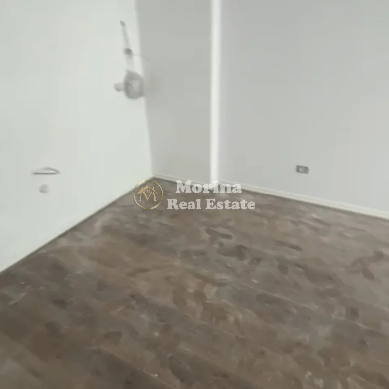Tirane, jepet me qera apartament 2+1 Kati 5, 400 m² 400 € (Rruga 5 Maji)