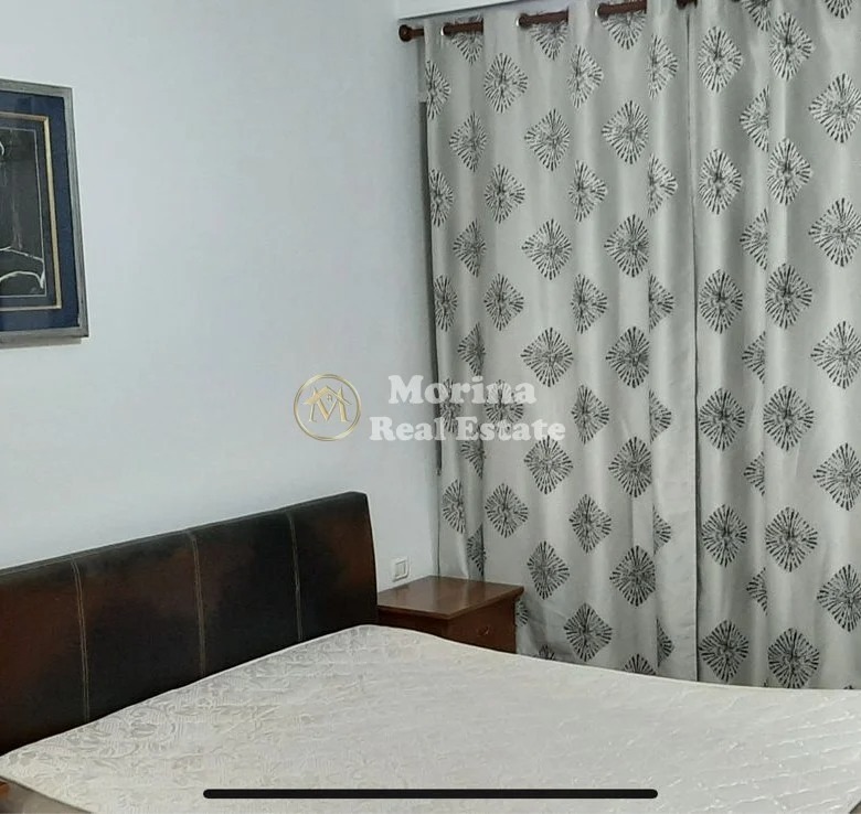 Tirane, jepet me qera apartament 1+1 Kati 3, 70 m² 600 € (Qender)