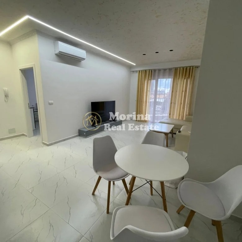 Tirane, jepet me qera apartament 1+1 Kati 1, 85 m² 650 € (Zogu i ZI)