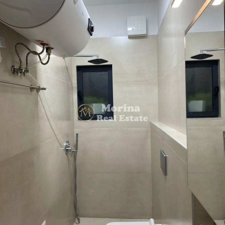 Tirane, jepet me qera Vile 1+1 Kati 2, 70 m² 400 € (Kombinat)