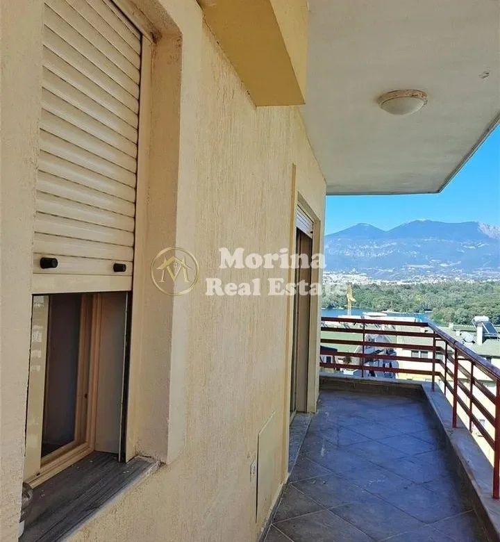 Tirane, shitet apartament 2+1+Ballkon Kati 4, 94 m² 260.000 € (Liqeni i Thate)