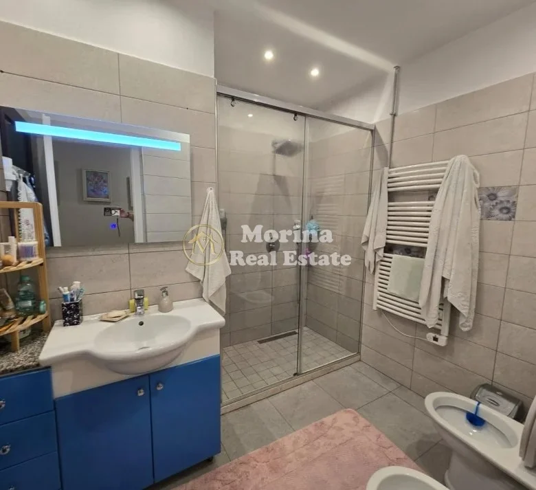 Tirane, jepet me qera apartament 3+1 Kati 3, 100 m² 800 € (Pazari i Ri)