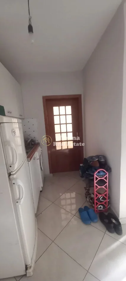 Tirane, jepet me qera apartament 1+1 Kati 2, 45 m² 290 € (Shkolla e Bashkuar)