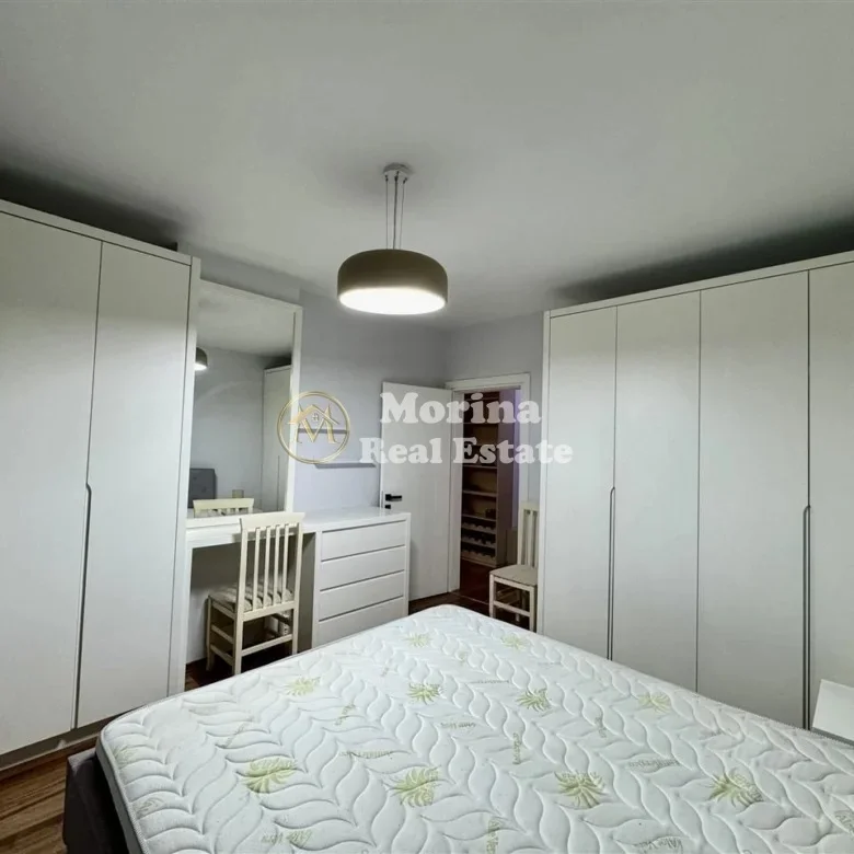 Tirane, jepet me qera apartament 1+1 Kati 10, 68 m² 700 € (Komuna e Parisit)