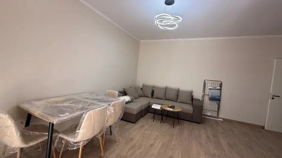 Tirane, jepet me qera apartament 1+1 Kati 3, 65 m² 500 € (Astir)