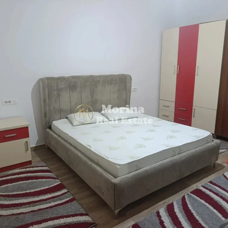 Tirane, jepet me qera shtepi 1+1 Kati 2, 65 m² 350 € (Rruga 7 Nëntori,Prane Top Channel)