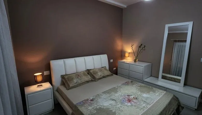 Tirane, jepet me qera apartament 1+1 Kati 3, 78 m² 850 € (Rruga e Kavajes)