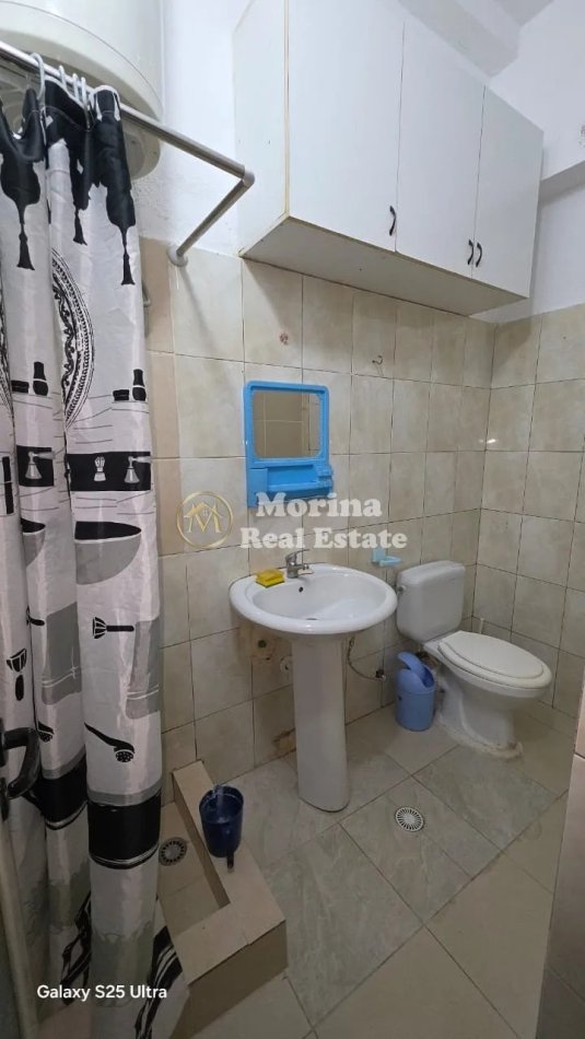 Tirane, jepet me qera apartament 1+1 Kati 1, 55 m² 300 € (Fresku)