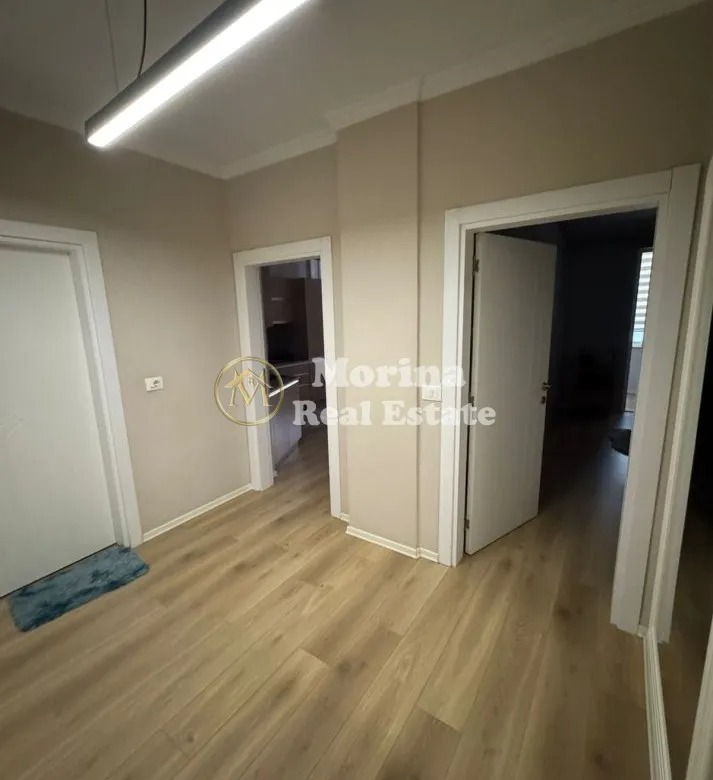 Tirane, jepet me qera apartament 1+1 Kati 4, 65 m² 900 € (Blloku)