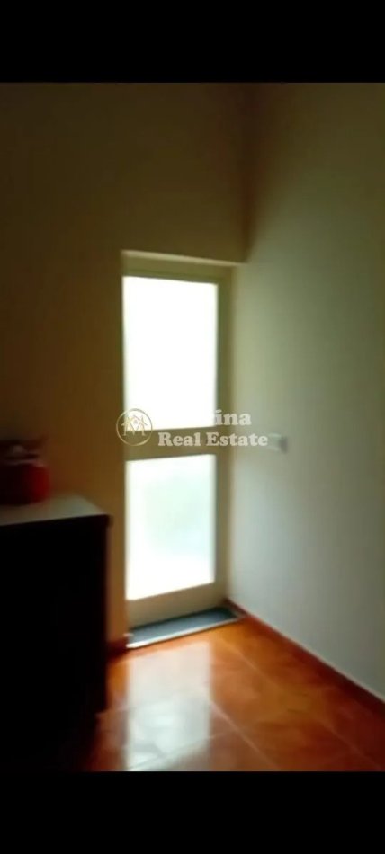 Tirane, jepet me qera apartament 1+1 Kati 2, 60 m² 250 € (“Institut Kamëz”)