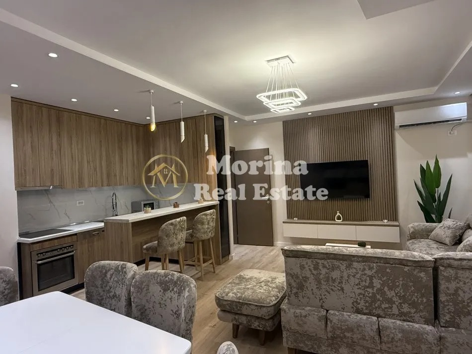 Tirane, jepet me qera apartament 2+1+Ballkon Kati 2, 150 m² 800 € (Liqeni i Thate)