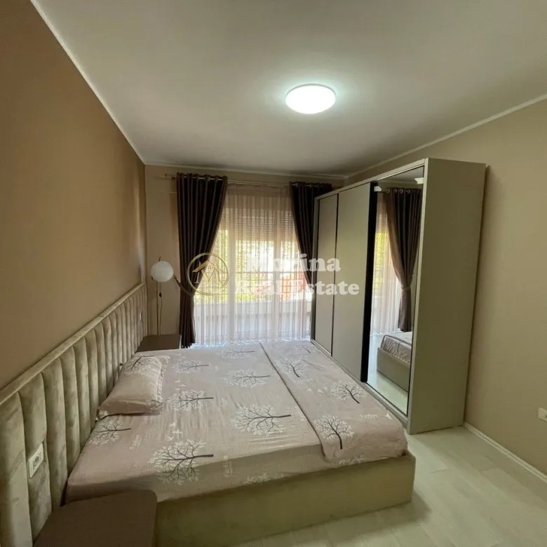 Tirane, jepet me qera apartament 3+1 Kati 4, 130 m² 1.400 € (Liqeni i Thate)
