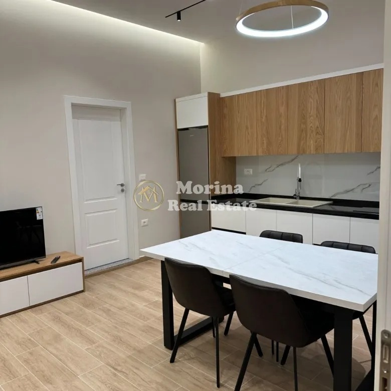 Tirane, jepet me qera apartament 2+1 Kati 1, 80 m² 600 € (Don Bosko)
