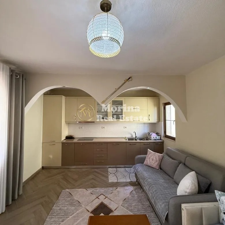 Tirane, jepet me qera apartament 2+1 Kati 1, 150 m² 900 € (Rruga 5 Maji)