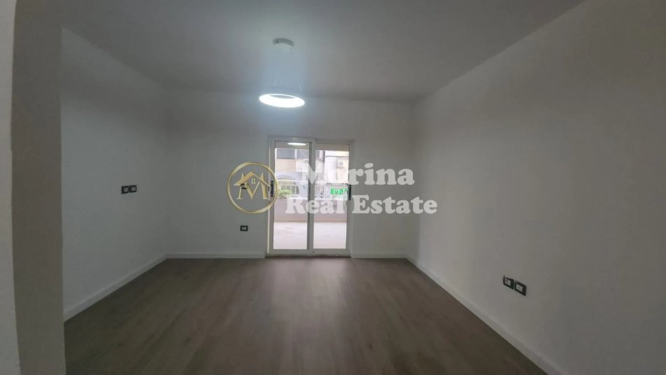 Tirane, shitet apartament 1+1 Kati 2, 77 m² 180.000 € (Komuna e Parisit)