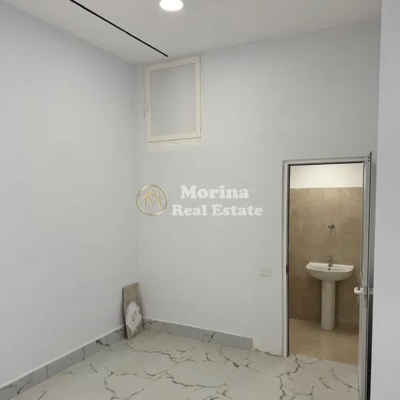 Tirane, jepet me qera ambjent biznesi Kati 1, 38 m² 900 € (Rruga Mine Peza)