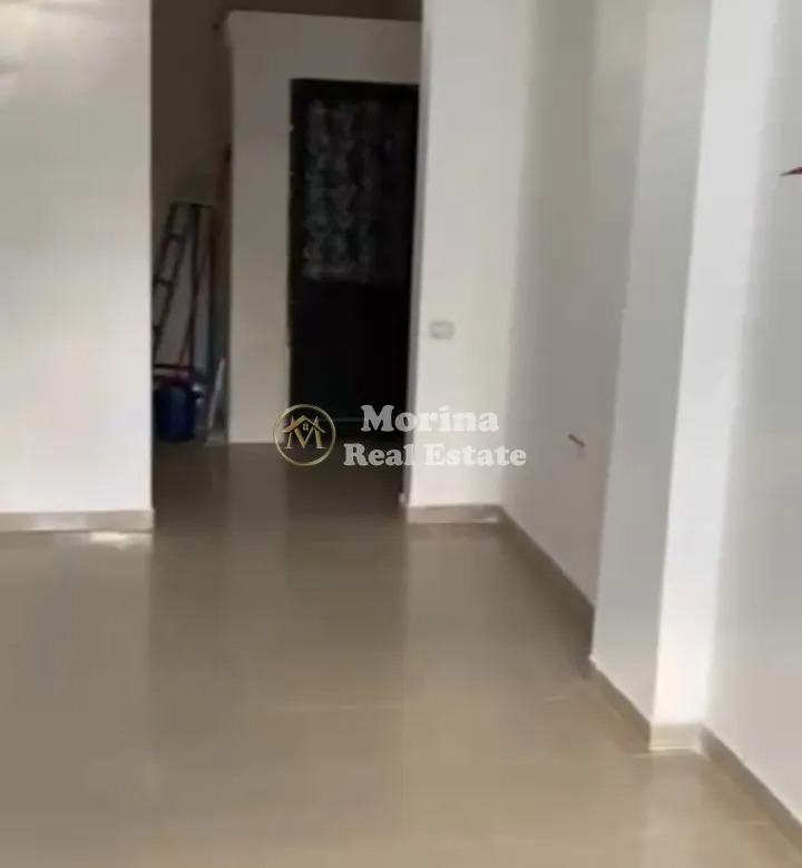 Tirane, jepet me qera ambjent biznesi Kati 0, 35 m² 280 € (Laprake)