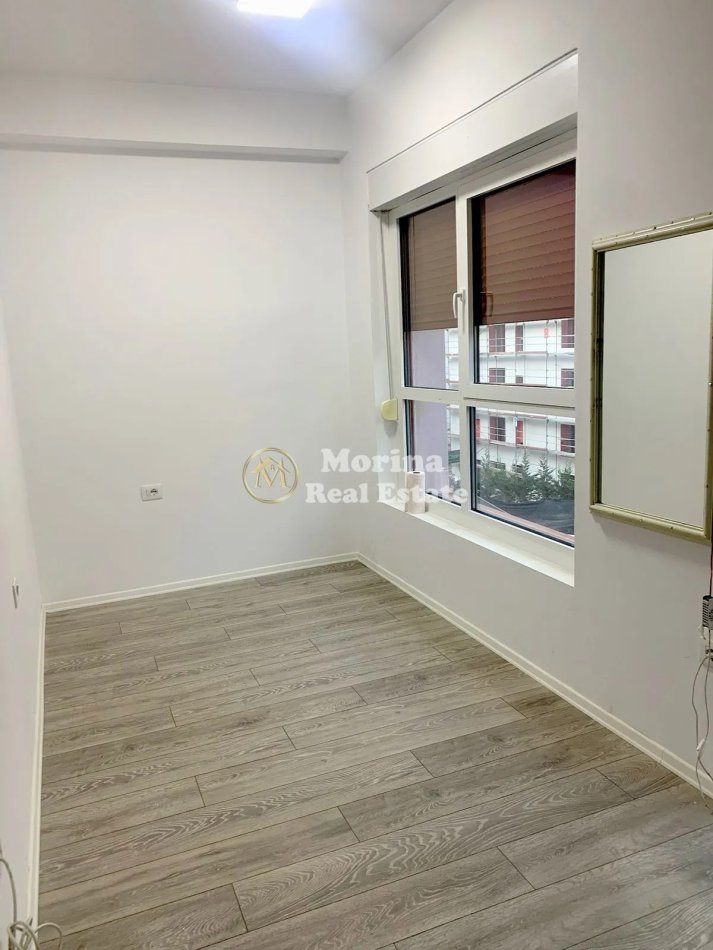 Tirane, jepet me qera ambjent biznesi Kati 2, 40 m² 250 € (Ali Demi, Mangalem)