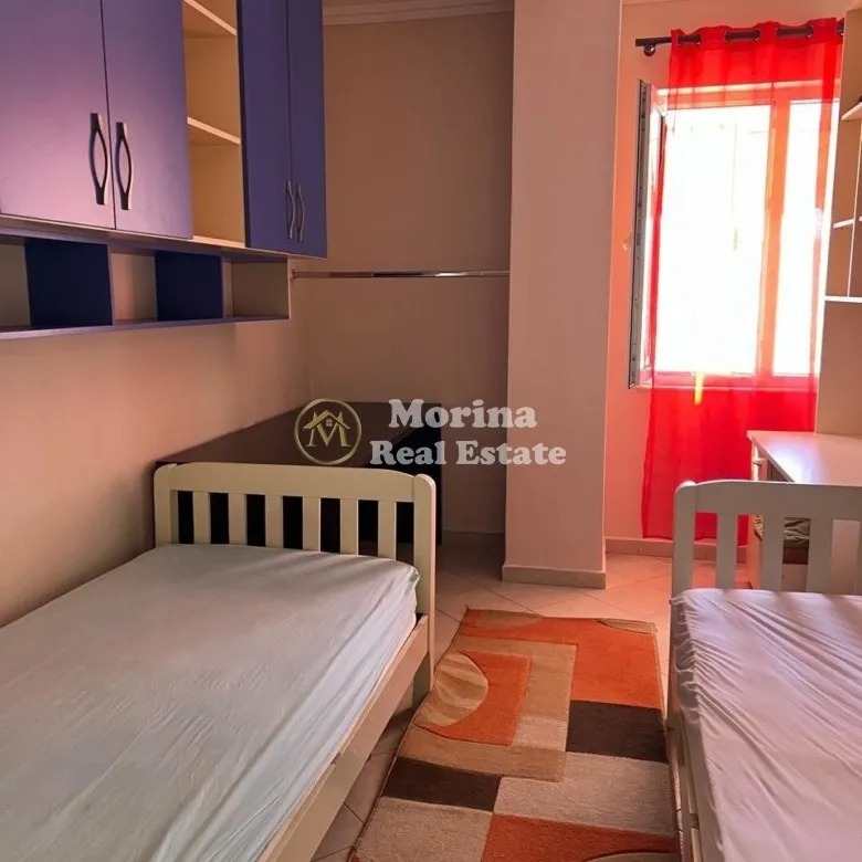 Tirane, jepet me qera apartament 3+1 Kati 4, 110 m² 450 € (Yzberisht)