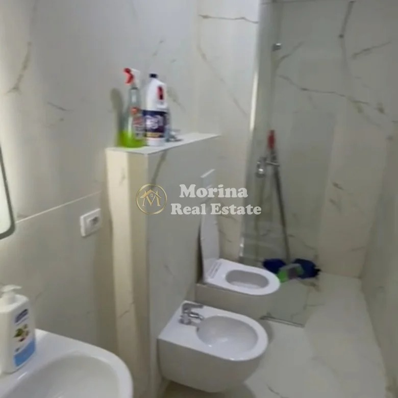 Tirane, jepet me qera apartament 1+1 Kati 7, 60 m² 450 € (Rruga 5 Maji)