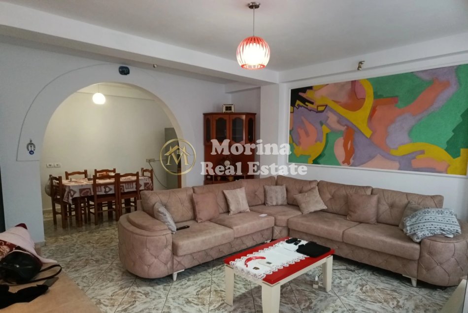 Tirane, shitet Vile , 255 m² 400.000 € (Brraka)