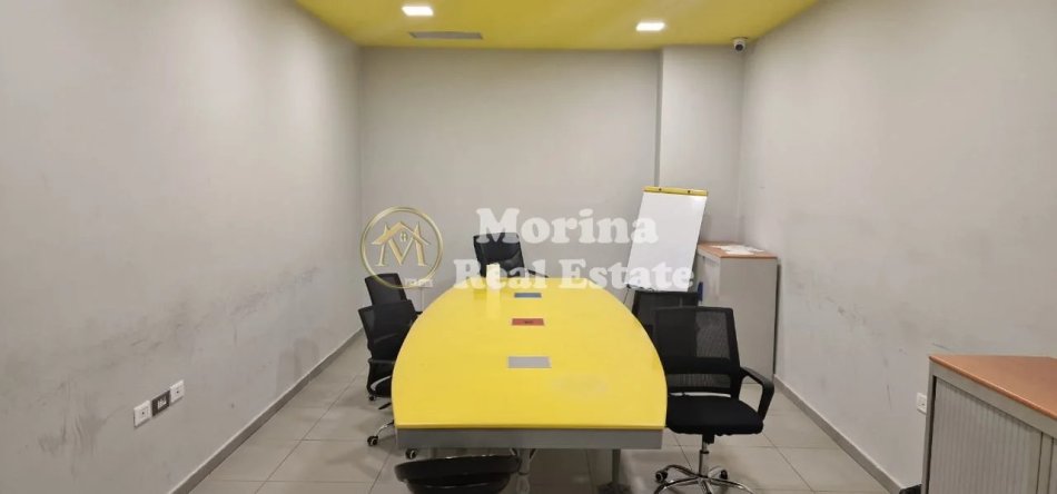 Tirane, jepet me qera ambjent biznesi Kati 2, 916 m² 18.000 € (Rruga e Kavajes)