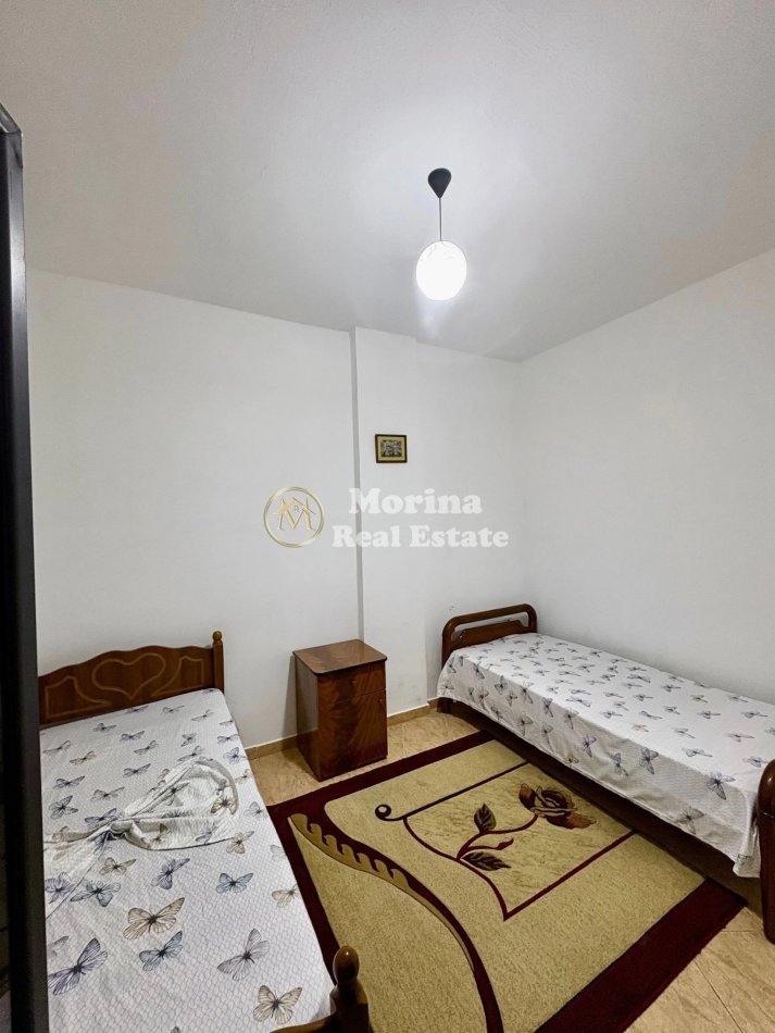Tirane, jepet me qera apartament 3+1 Kati 4, 95 m² 450 € (Laprake)