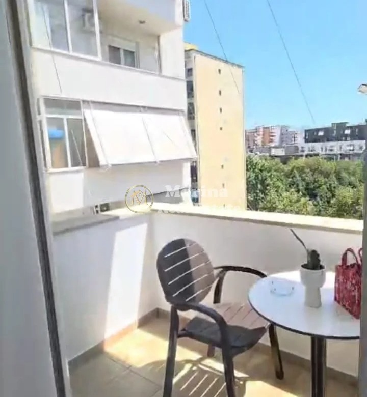 Tirane, jepet me qera apartament 1+1+Ballkon Kati 5, 60 m² 550 € (Rruga e Kavajes)