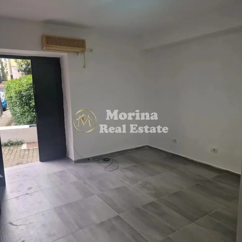 Tirane, jepet me qera ambjent biznesi Kati 0, 30 m² 450 € (Rruga Fortuzi)