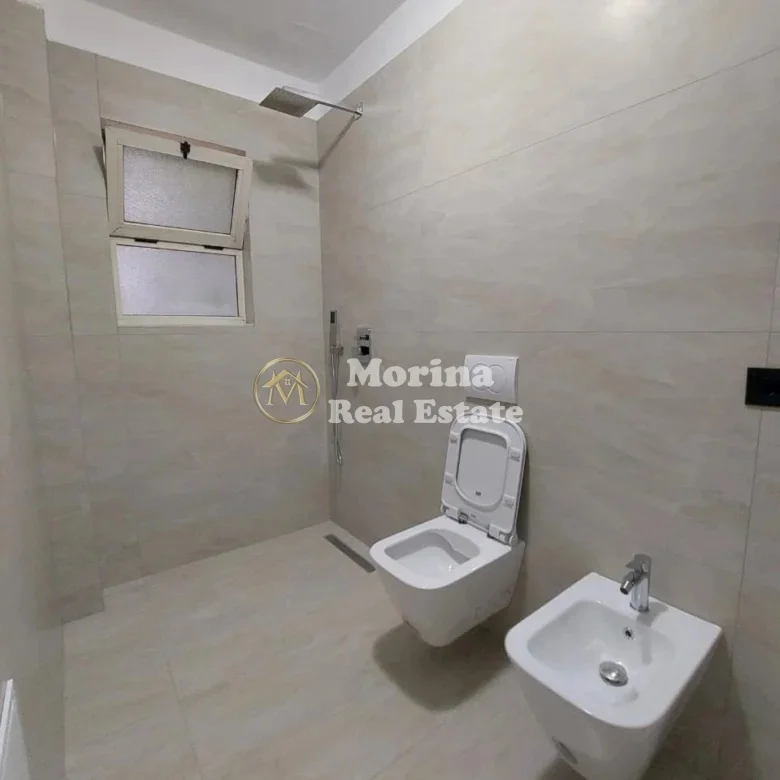 Tirane, jepet me qera shtepi 3+1+Ballkon Kati 2, 150 m² 700 € (Rruga e Dibres)