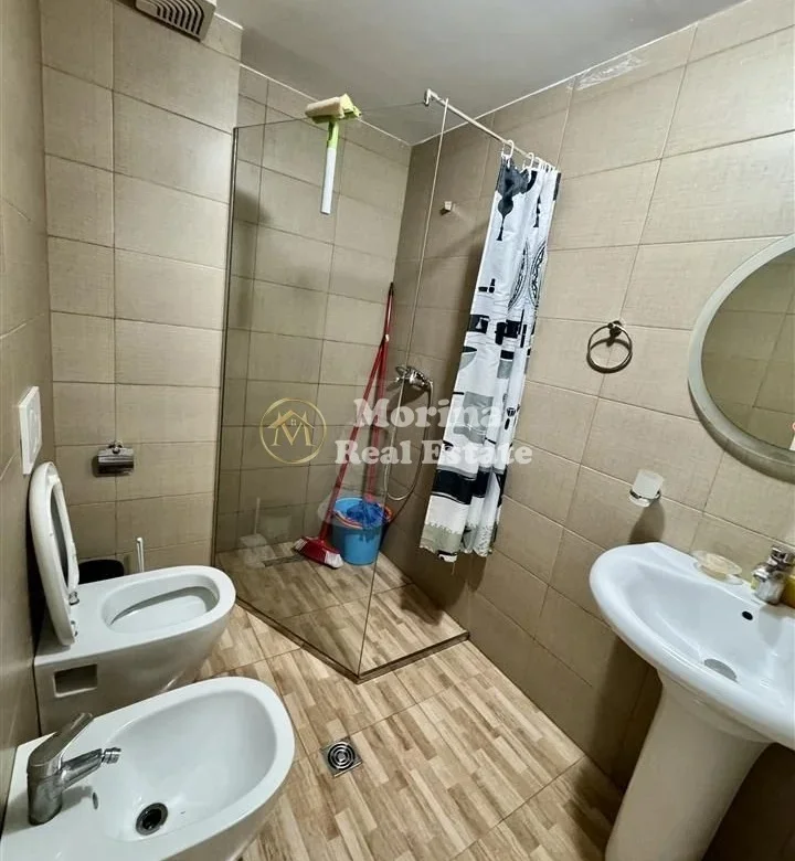 Tirane, jepet me qera apartament 1+1 Kati 10, 68 m² 700 € (Komuna e Parisit)