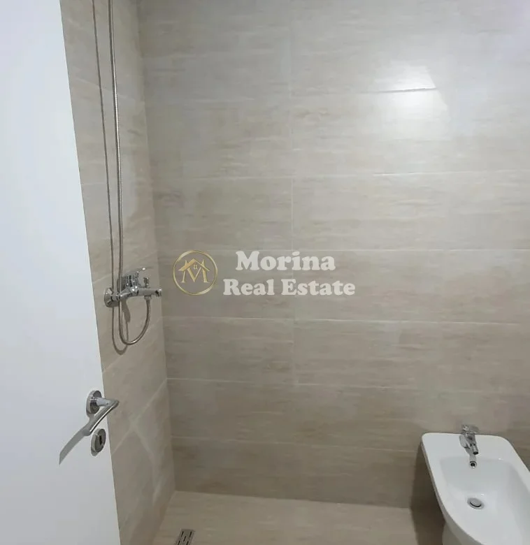 Tirane, jepet me qera apartament 2+1 Kati 1, 90 m² 500 € (Shkoze)