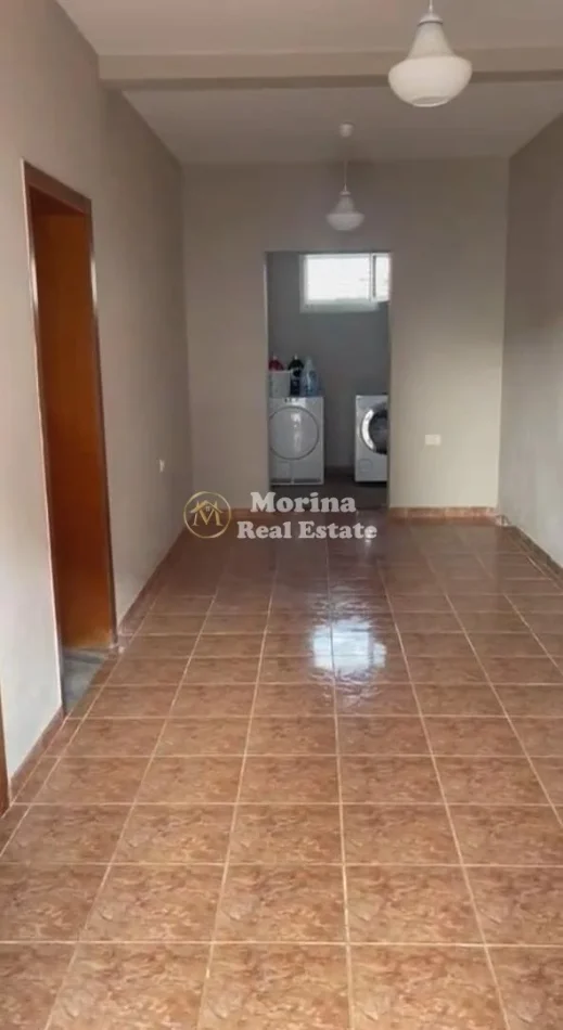 Tirane, jepet me qera shtepi 2+1 Kati 1, 130 m² 650 € (Porcelan)