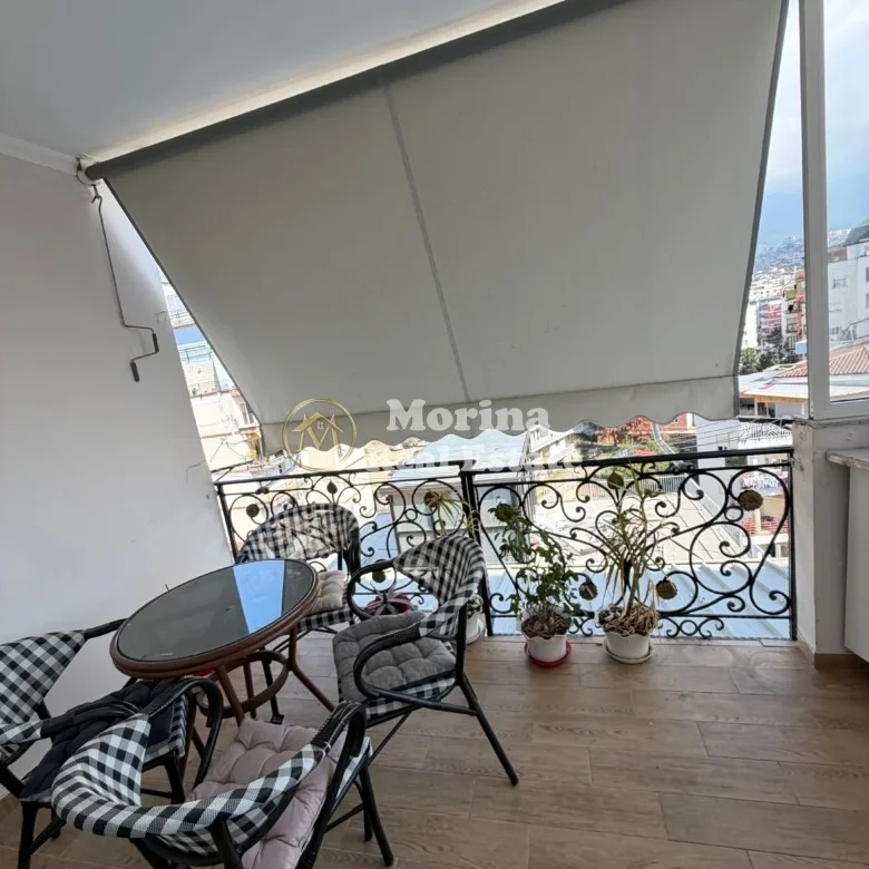Tirane, jepet me qera apartament 4+1 Kati 7, 108 m² 600 € (Fresku)