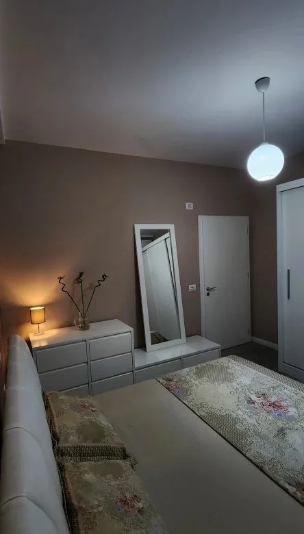 Tirane, jepet me qera apartament 1+1 Kati 3, 78 m² 850 € (Rruga e Kavajes)