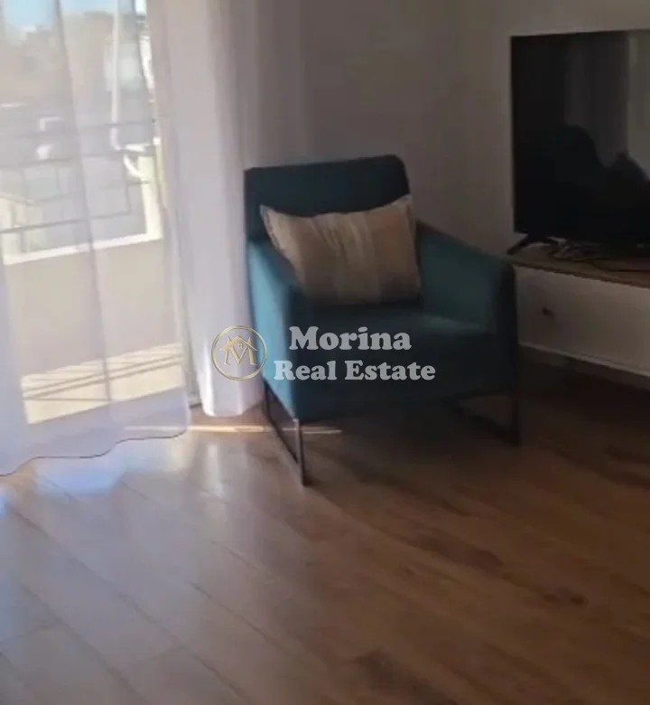 Tirane, jepet me qera apartament 1+1 Kati 3, 75 m² 550 € (Stacioni i Trenit)