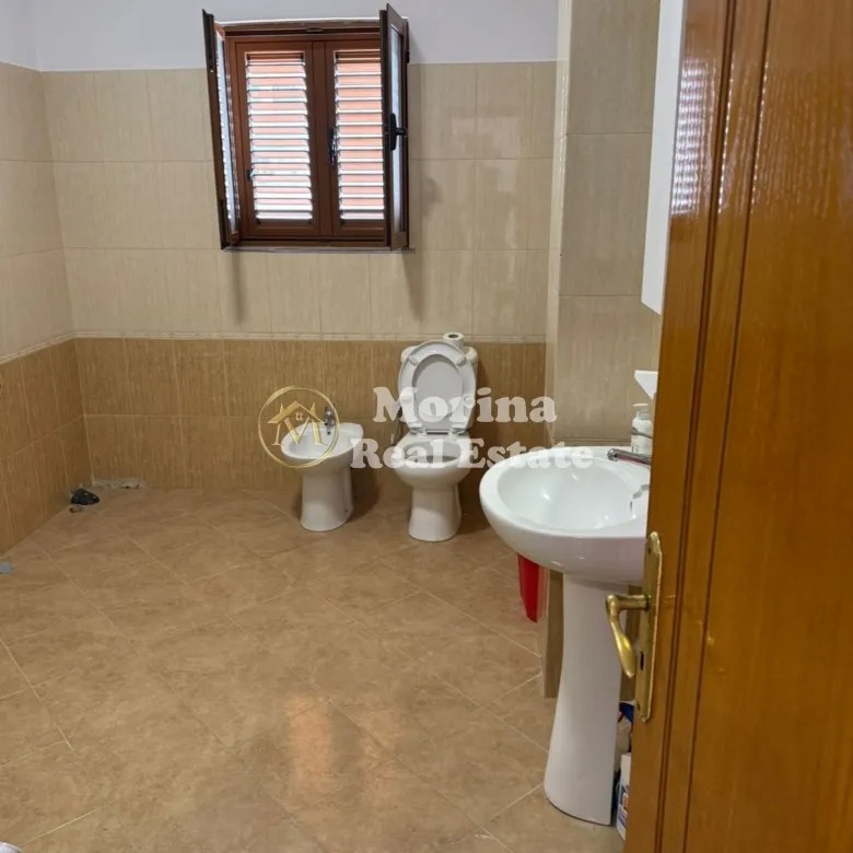 Tirane, jepet me qera apartament 2+1 Kati 4, 143 m² 500 € (Rruga Siri Kodra)