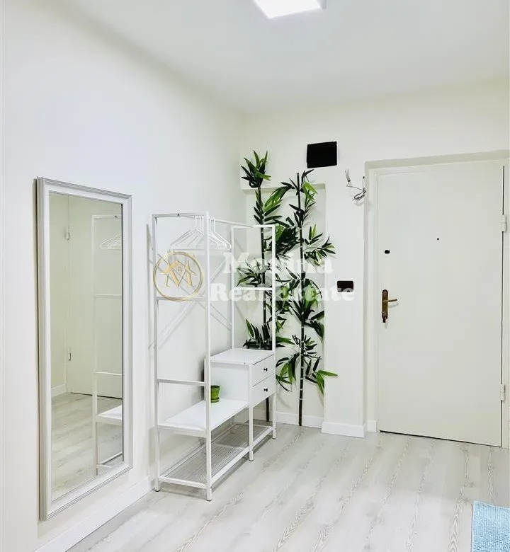Tirane, jepet me qera apartament 1+1+Ballkon Kati 3, 65 m² 550 € (Stadiumin Dinamo)